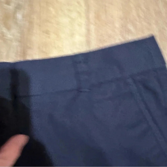 J. Crew Women's Navy Blue Chino Broken-In Cotton Shorts Size 4 GUC - Picture 3 of 5